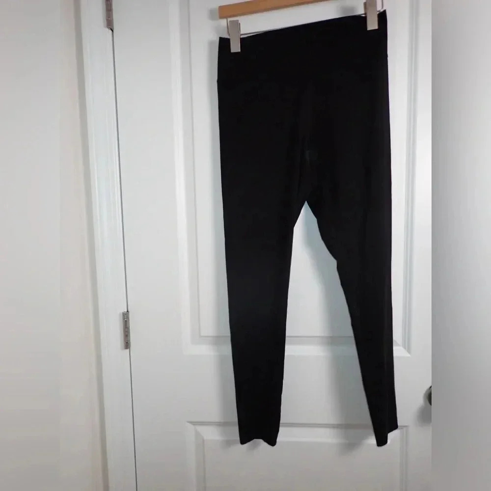 PINK Ultimate Leggings size M